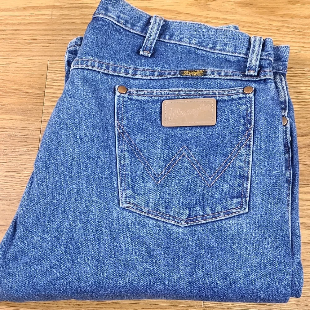 WRANGLER VINTAGE MENS STRAIGHT FADED DISTRESSED BLUE JEANS 38x31
